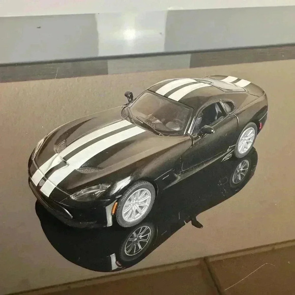 Kinsmart - 1:36 Scale Model 2013 SRT Viper GTS Black (KT5363) - Picture 1 of 8